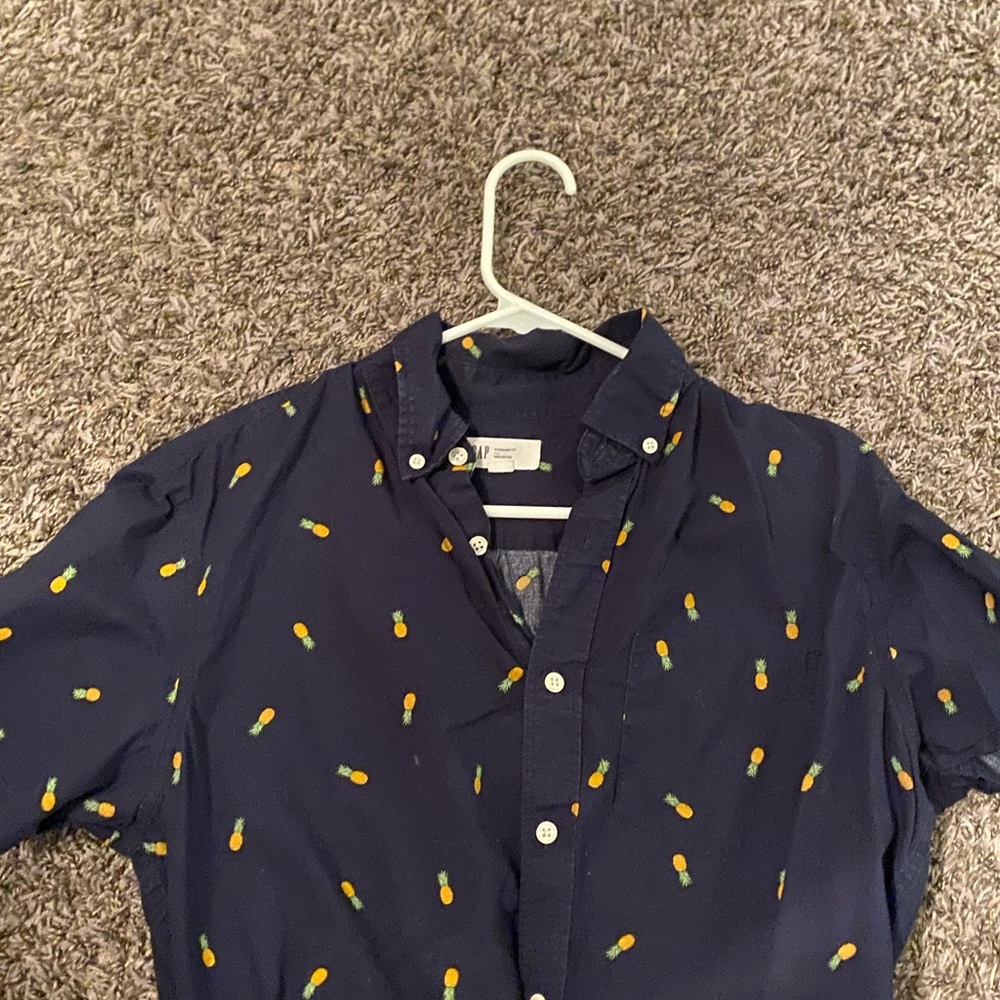 GAP standard fit pineapple polo shirt size medium